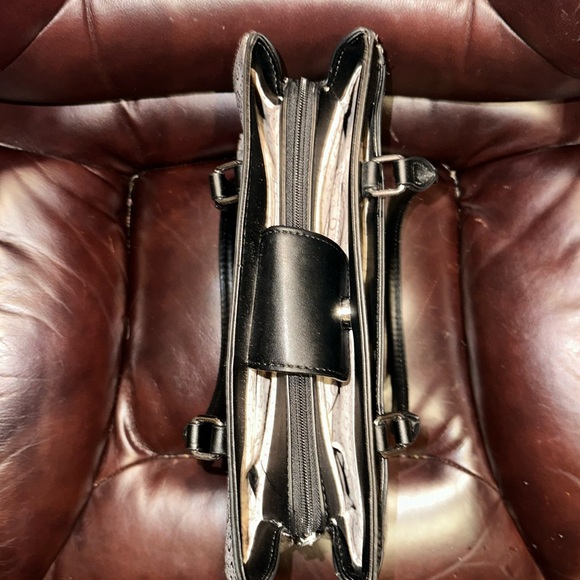 Guess Signature Bag - Picture 11 of 16